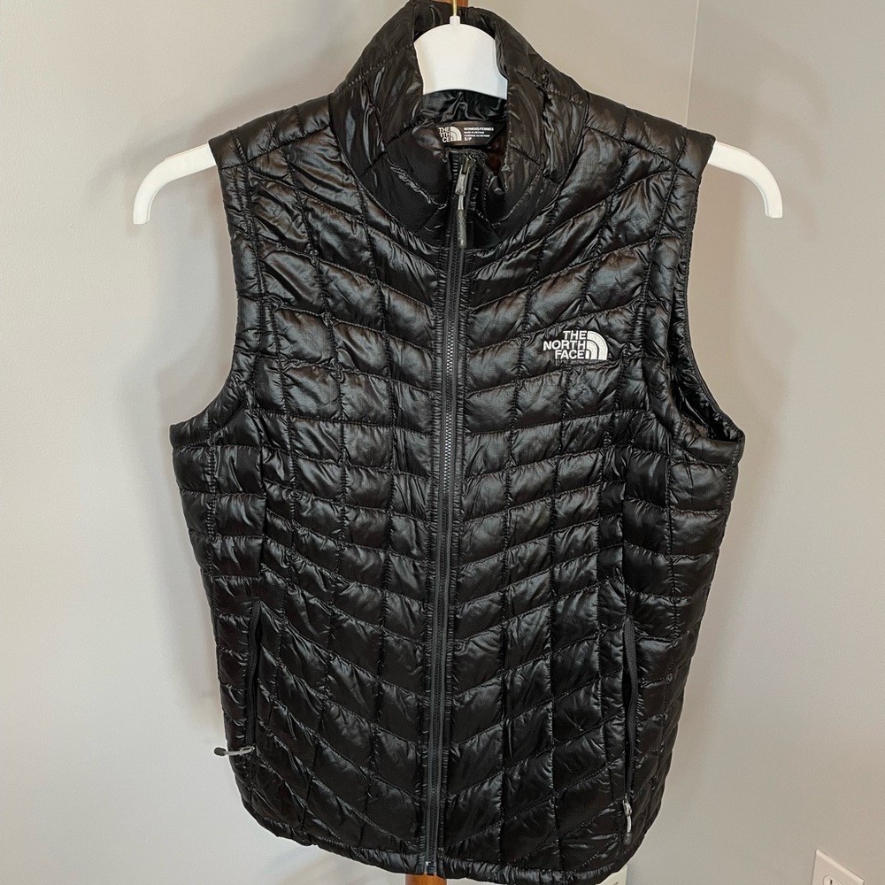 The North Face down vest like new condition